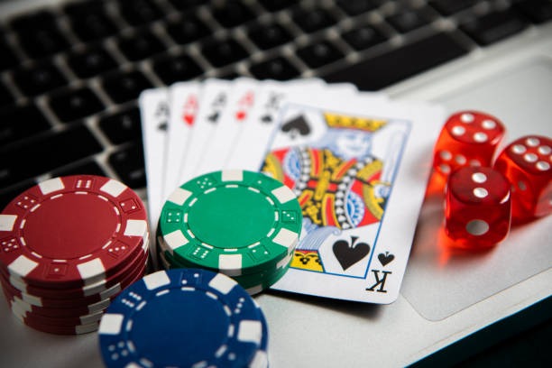 Sic Bo live-dealer table showing three dice and betting grid with different payout options
